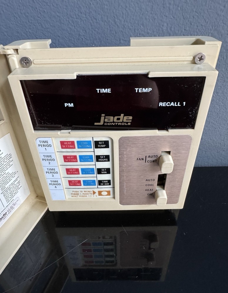 VTG JADE Controls Digital Thermostat - Programmable H/C - CL B-84 Wall Mountable