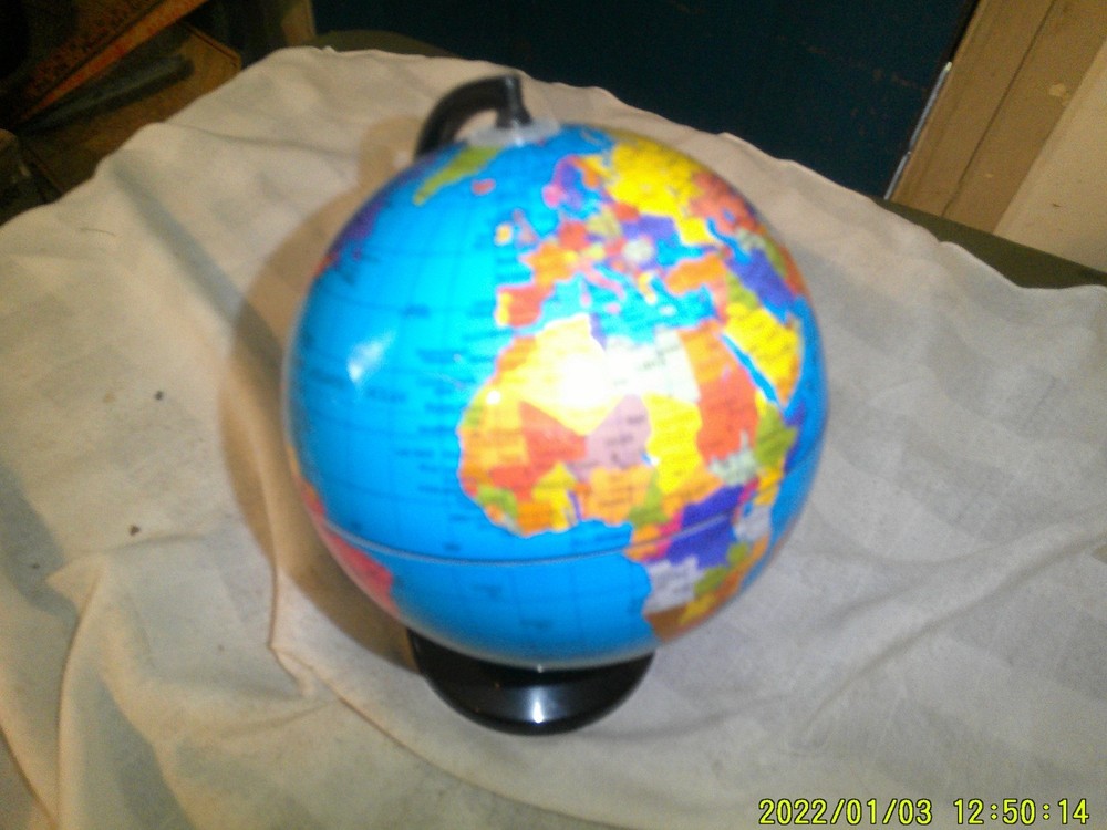 SMALL TABLE TOP WORLD GLOBE