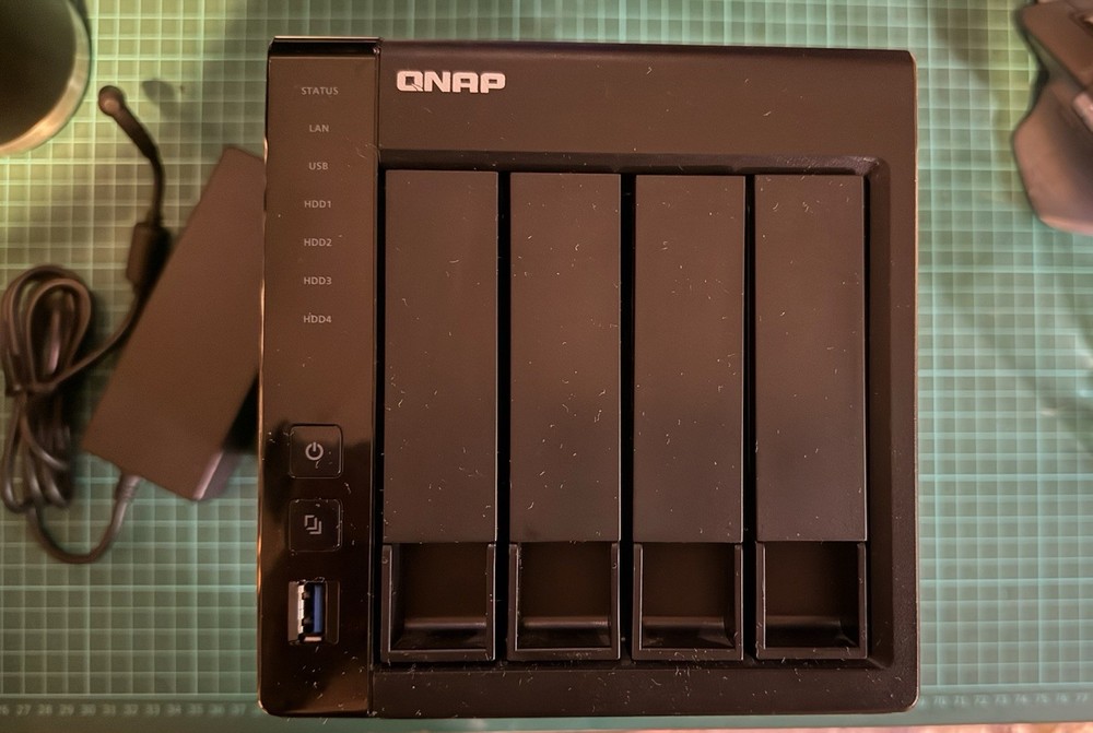 QNAP TS-451+ 4 Drive NAS TESTED WORKING - Diskless