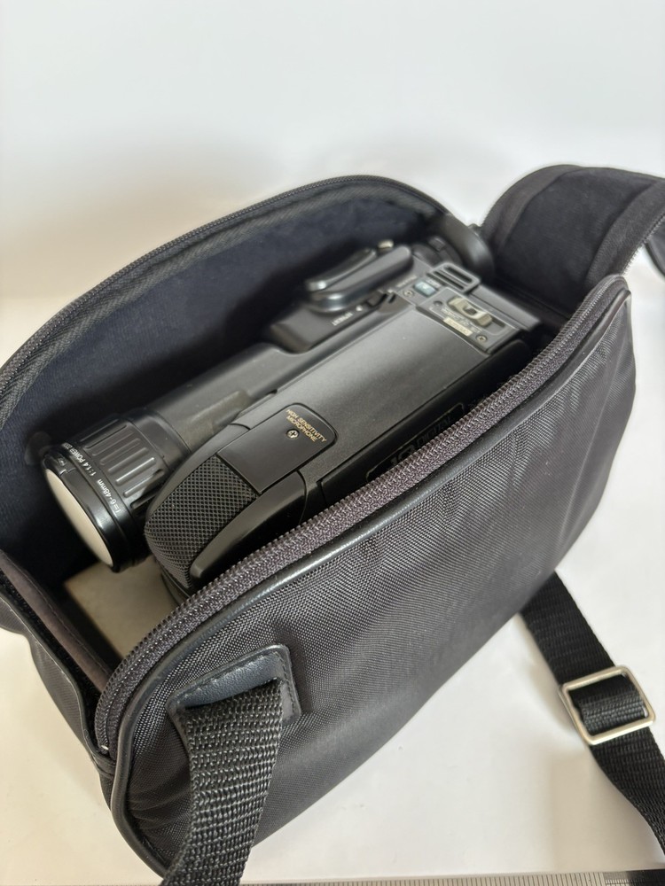 Panasonic NV-S5 Camcorder Bag & 1x Battery untested includes guide. I1