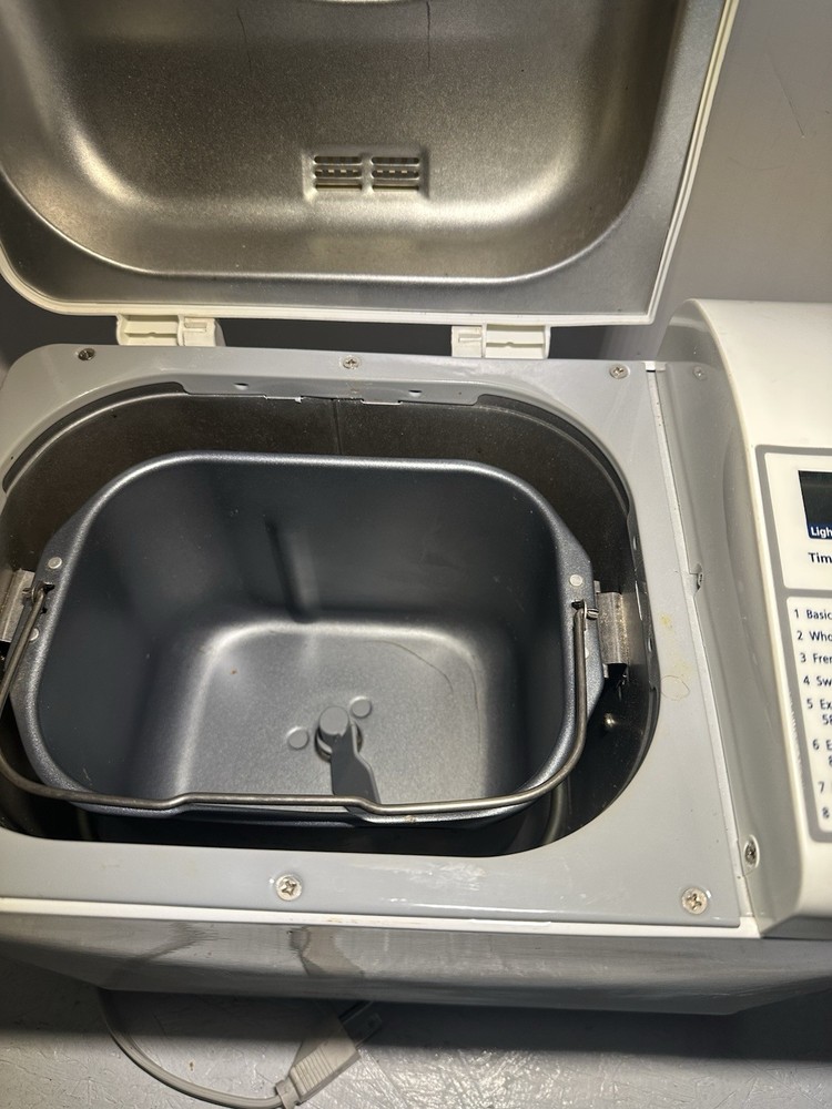 Sunbeam 5833 Bread Machine White 400W LCD Timer Crust Control ExpressBake