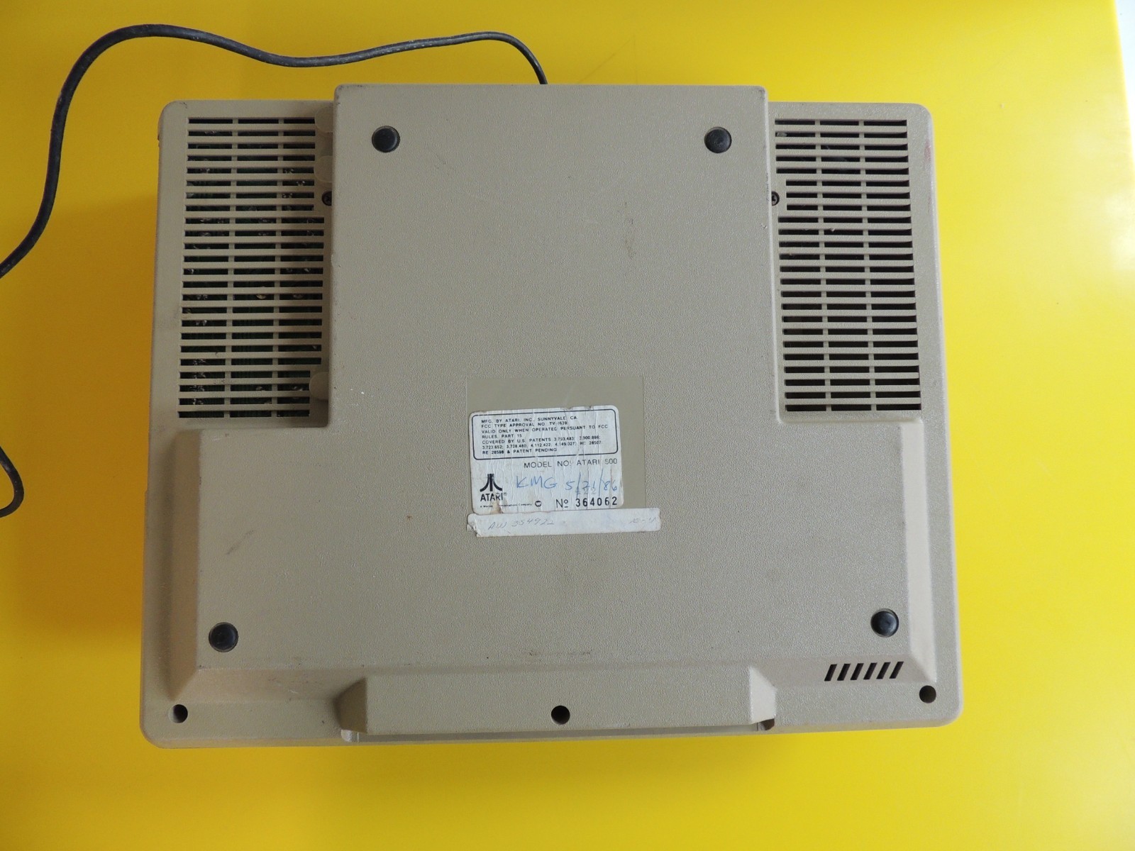 Atari 800 Vintage Home Computer – For Parts or Repair – READ