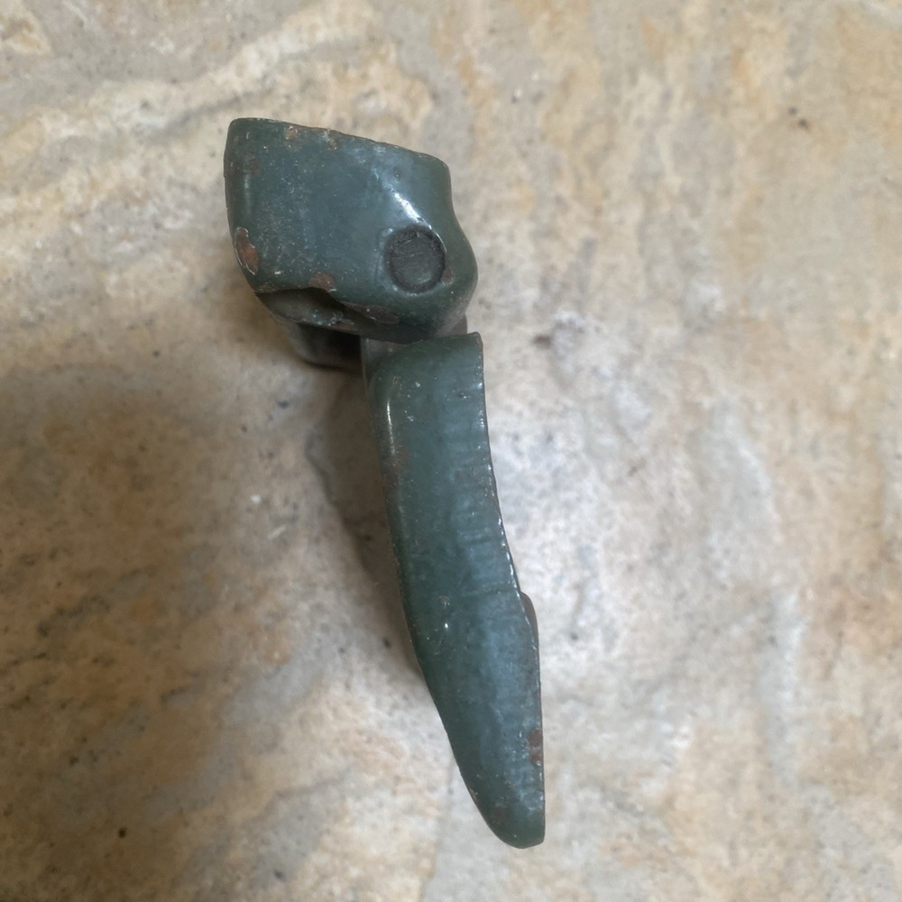 Defender earlier models n/s passenger side front door hinge too