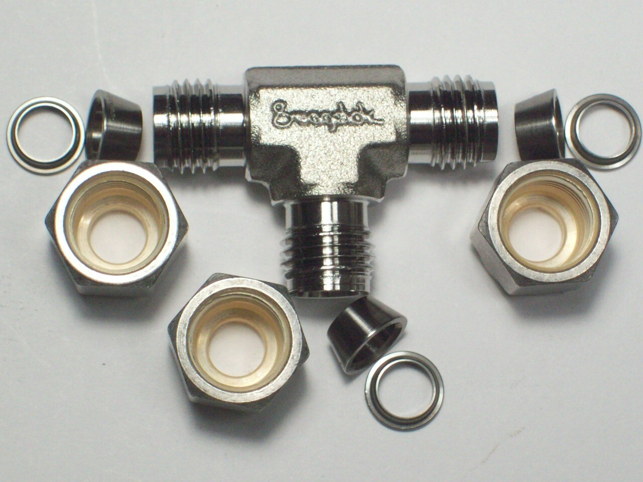 1 - Swagelok Stainless Steel Tee Union Fitting, 1/4" OD Tube, SS-400-3