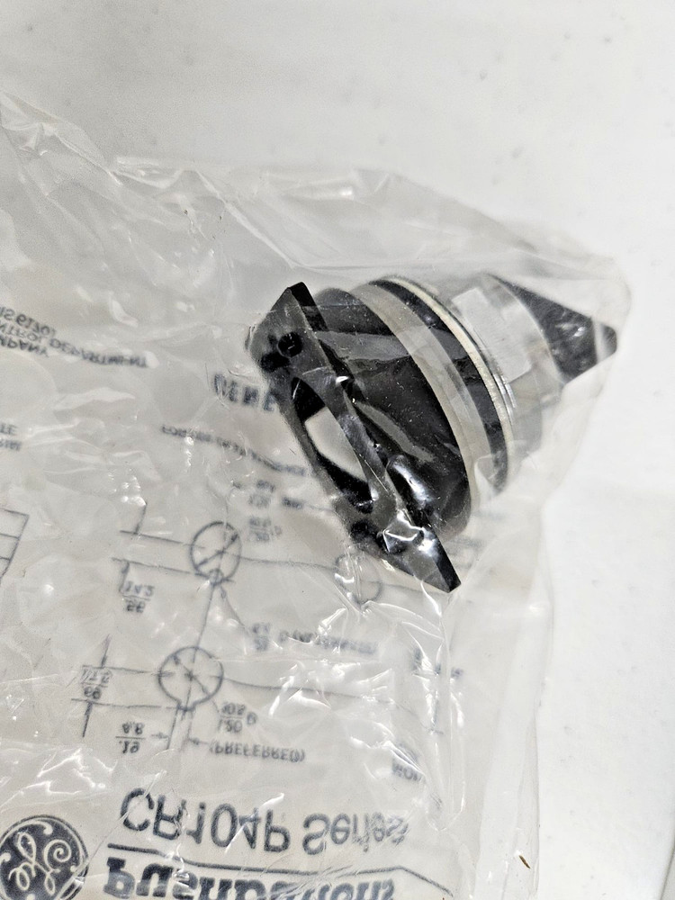 General Electric CR104PSG21B Oiltight Selector Switch