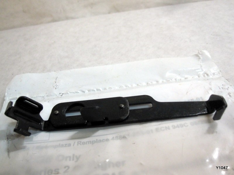 Circuit breaker accessory, E-Frame, padlock attachment, lock off