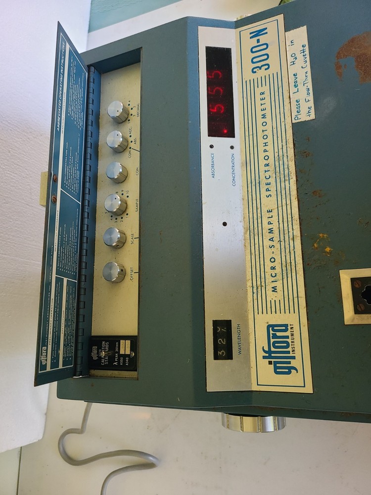 Gilford Micro-Sample Spectrophotometer 300-N, Powers Up, Untested