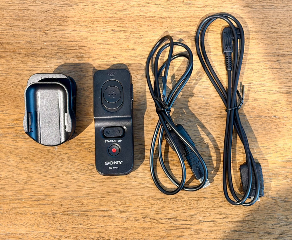 Sony RM-VPR1 Wired Remote Control for Sony cameras includes Multi-Terminal Cable