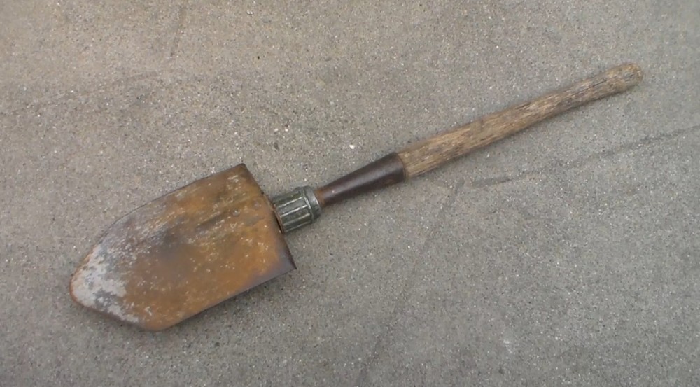 WW2 era US Military M-1943 Folding Shovel Entrenching E-Tool (AMES 1945) [USED]