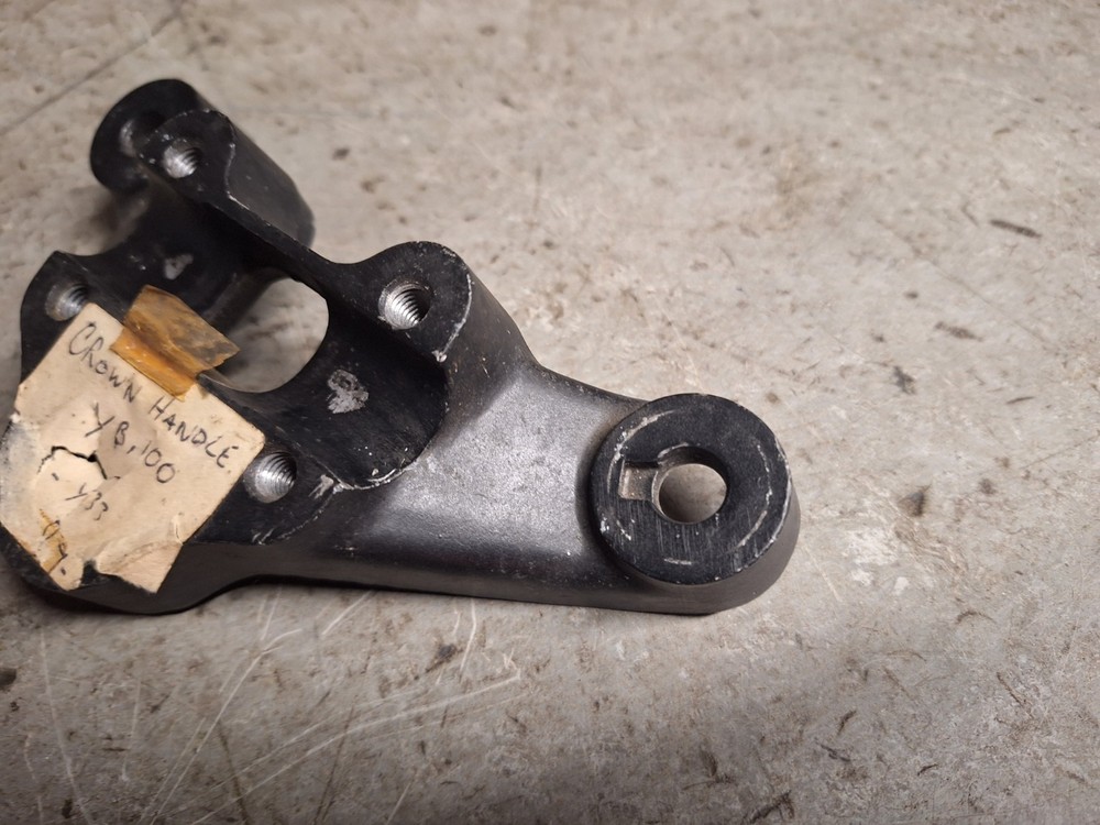 Yamaha YB100 - Top Fork Yoke Mount Bracket