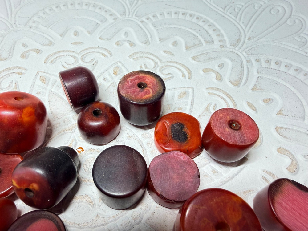 157 Grams Antique Bakelite\Catalin Single Pieces Rods In Different Sizes.