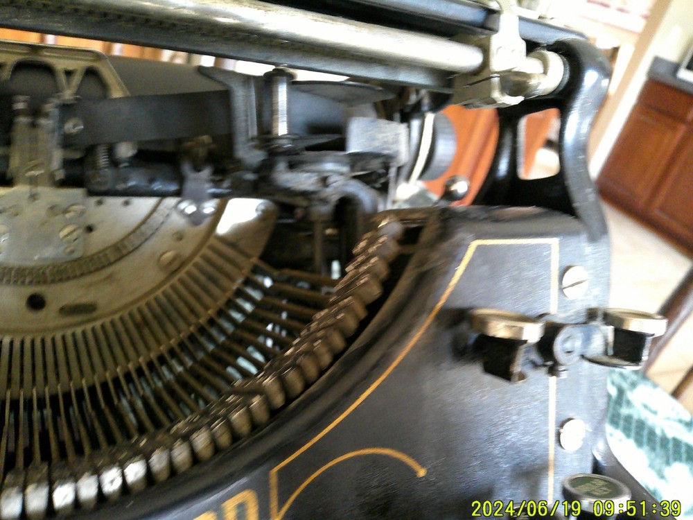 UNDERWOOD STANDARD No 5 TYPEWRITER SERIAL # 2005516-5 NEEDS SOME HELP