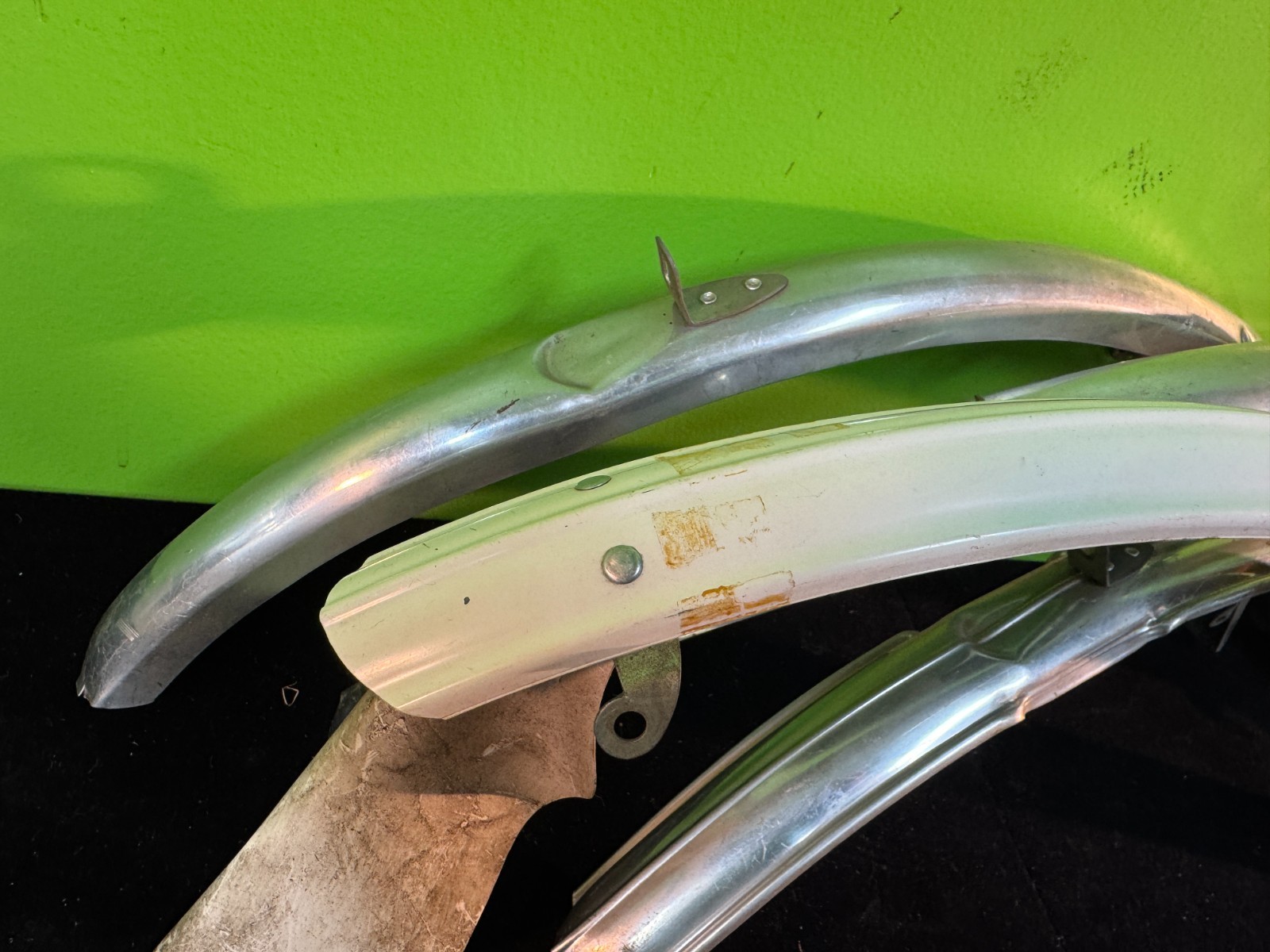 4 NOS Front mud guards Vintage 26 x 1 3/8 BLUEMELS Aluminum and plastic 1 LOT