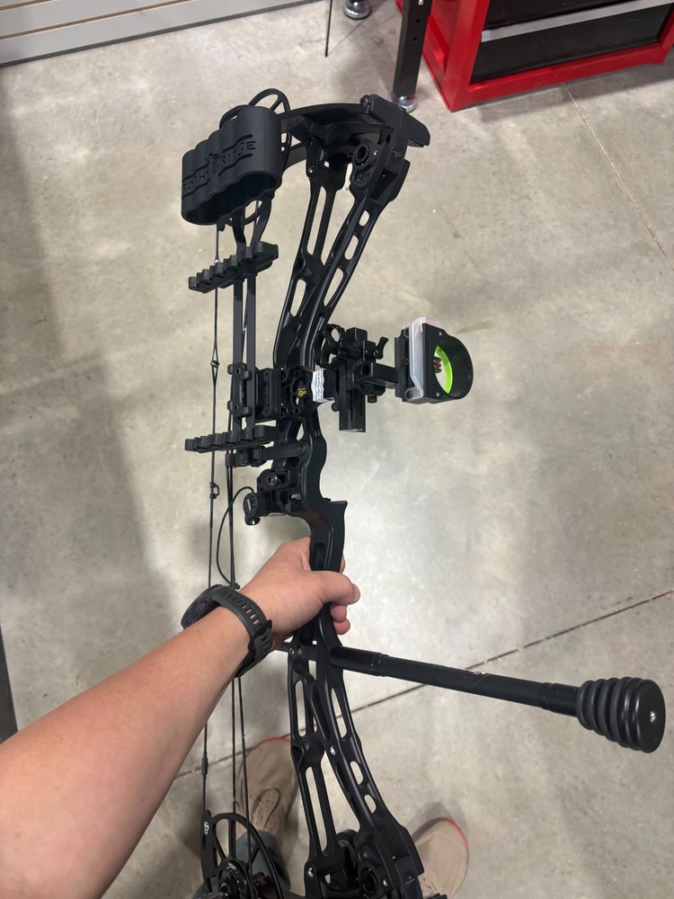 Used RH Bowtech Solution LS ready to hunt!