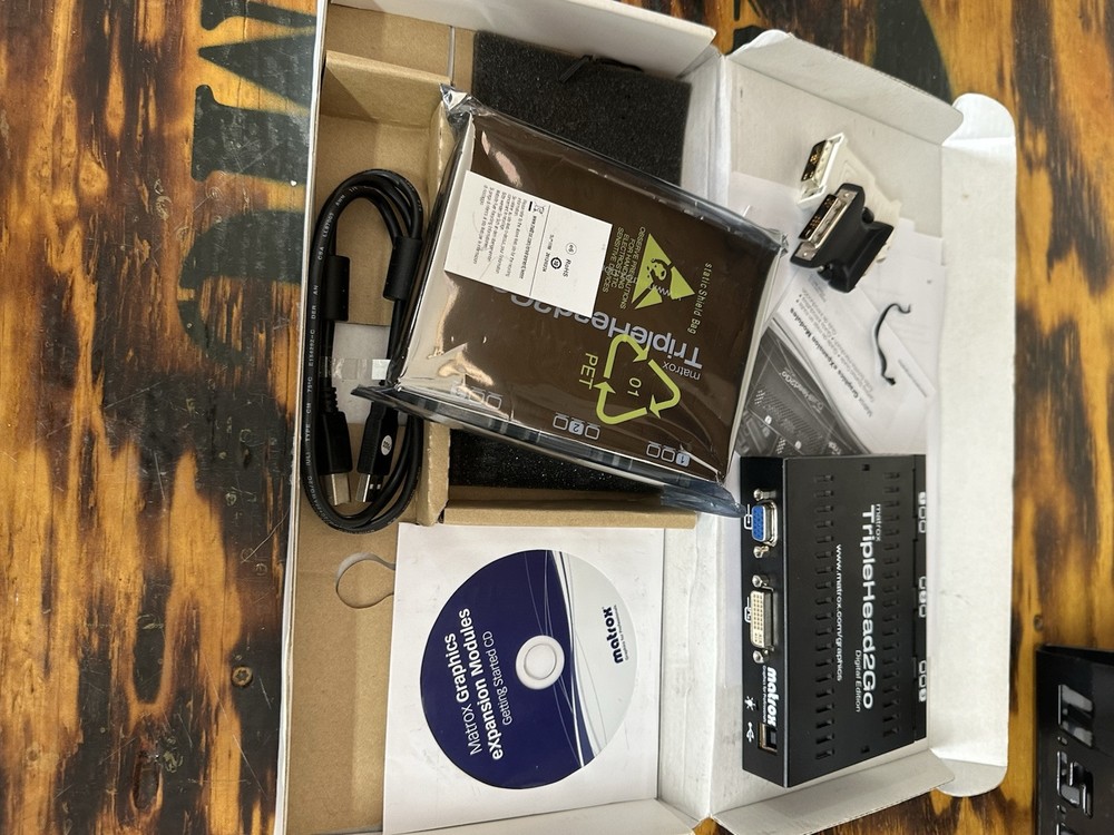 2-Matrox TripleHead2Go Digital Edition Multi-Display Adapter