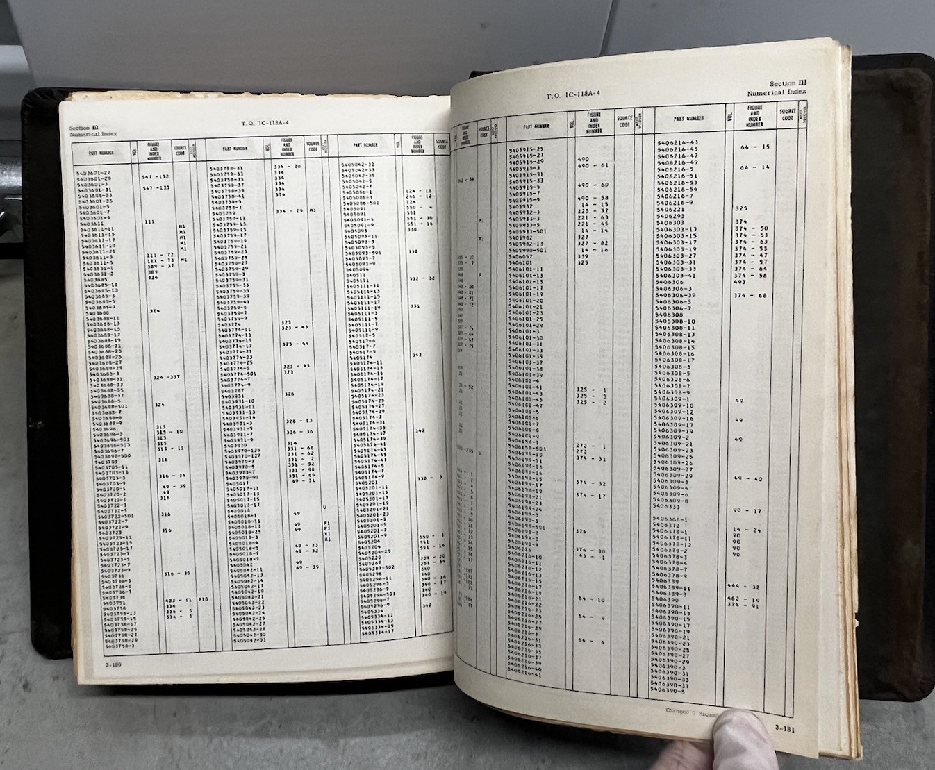 1966 Douglas C-118 A Aircraft Parts Manual T.O. 1C-118A-4 Original. Read