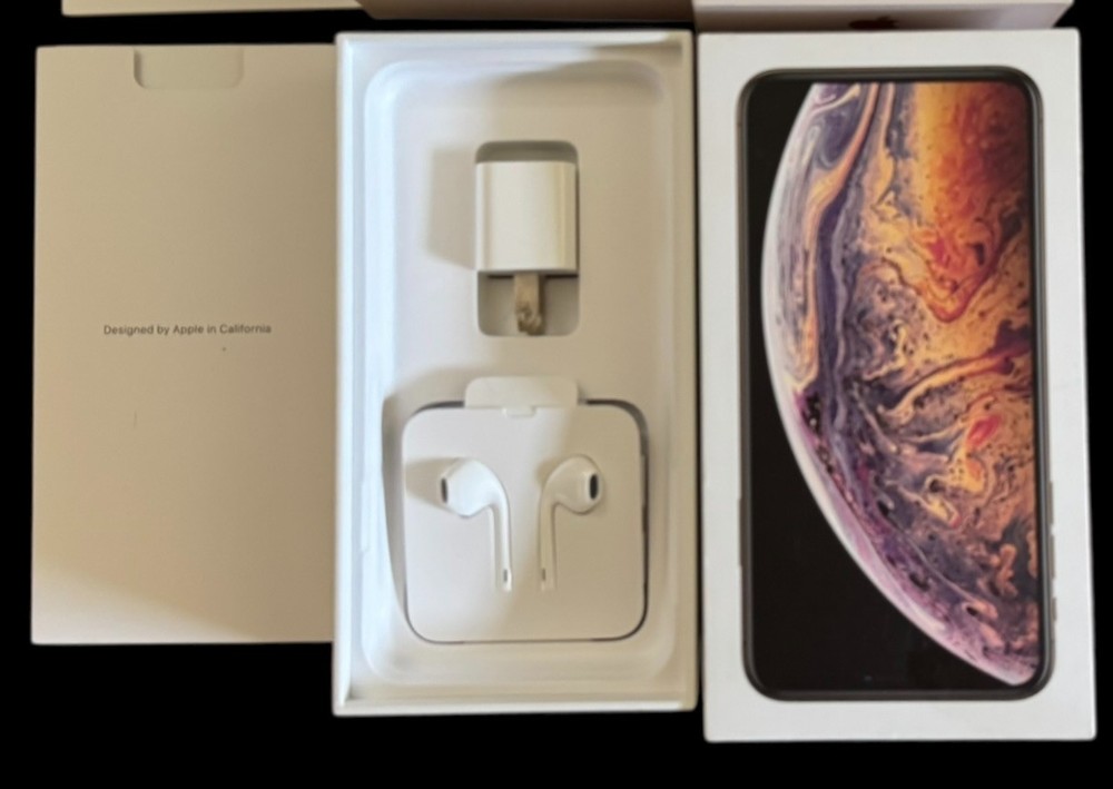10 Apple Original iPhone Empty Boxes Gens 5 thru 15pro + 1 hdphon + 2 USB Blocks