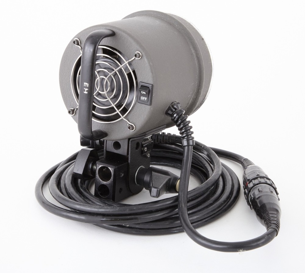 DYNALIGHT 2040 2000 Watt Strobe Head, 16 ' Cord. TESTED!! WORKING!!