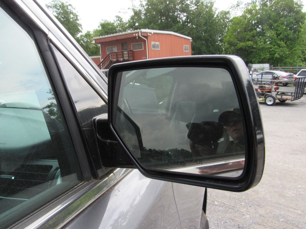 SUBCHEV15 2018 Glove Box 1052454