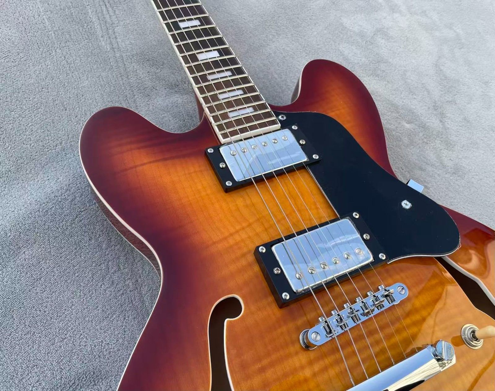 335 Electric Jazz Guitar Semi-Hollowbody Bone Nut Glossy Finish Flame Maple Top