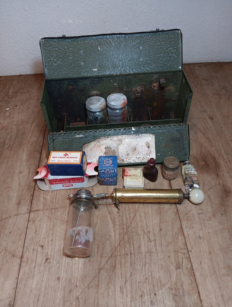 Antique first aid kit Burns Us fire equipment co Sprayer atomizer
