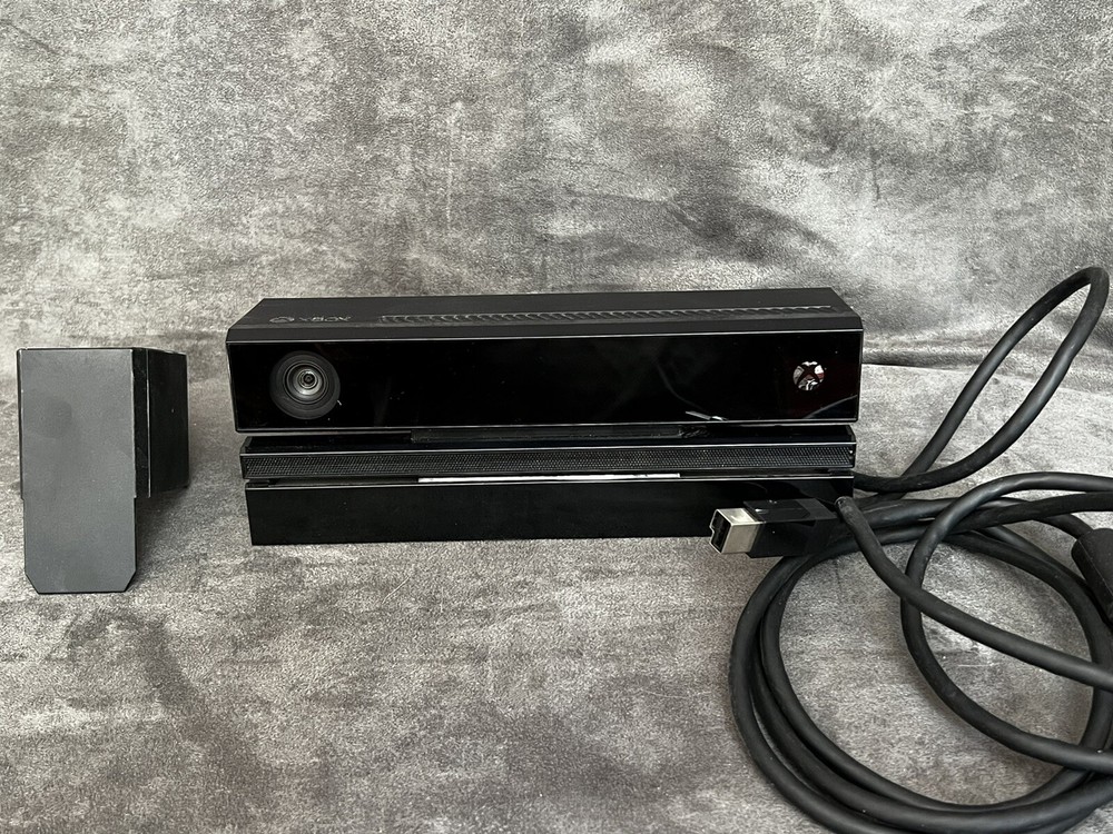 Microsoft Xbox One Kinect Black Model 1520 Motion Sensor Bar Camera W/ TV Mount