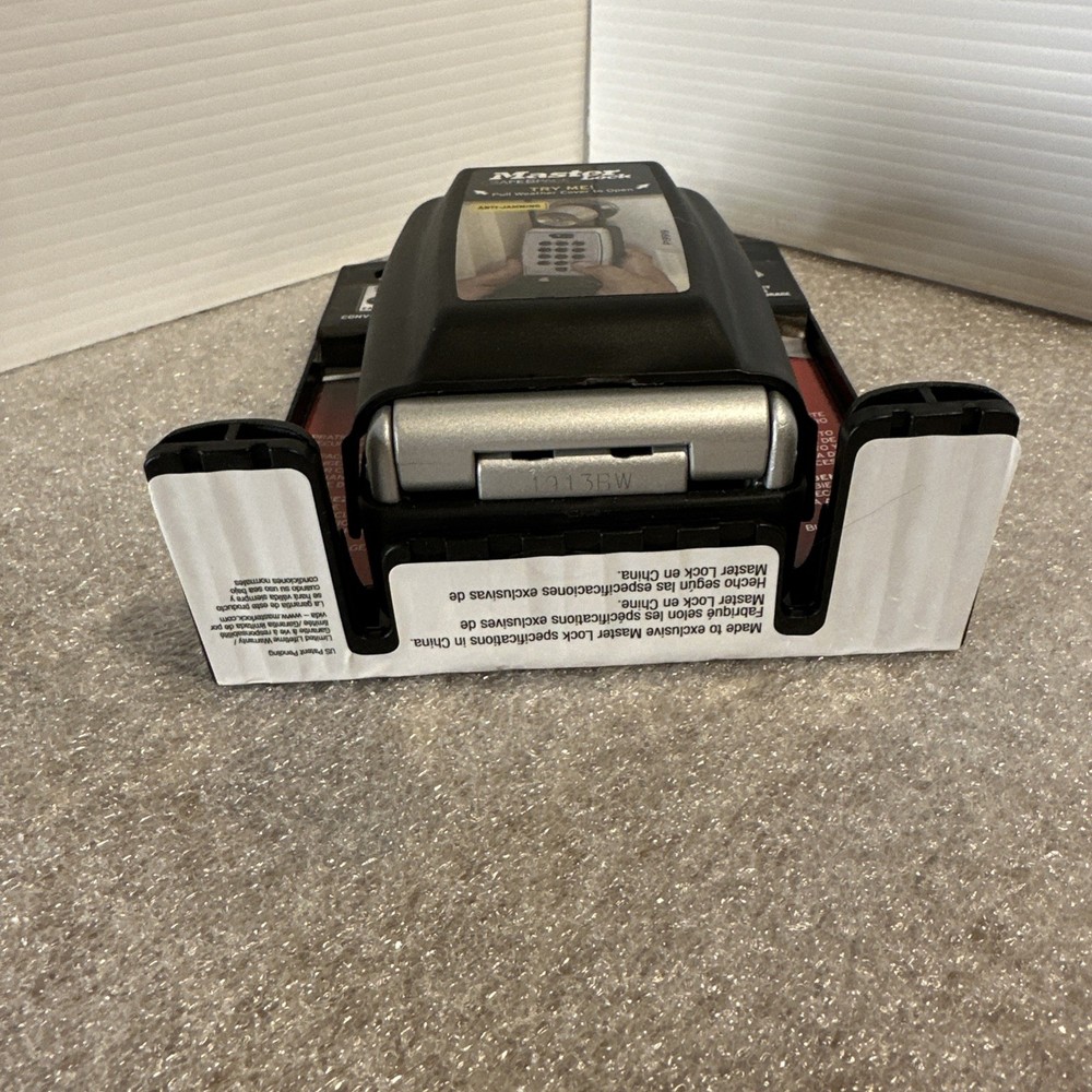 Master Lock 5422D Lock Box Combination Push Button Portable Key Safe Free ship