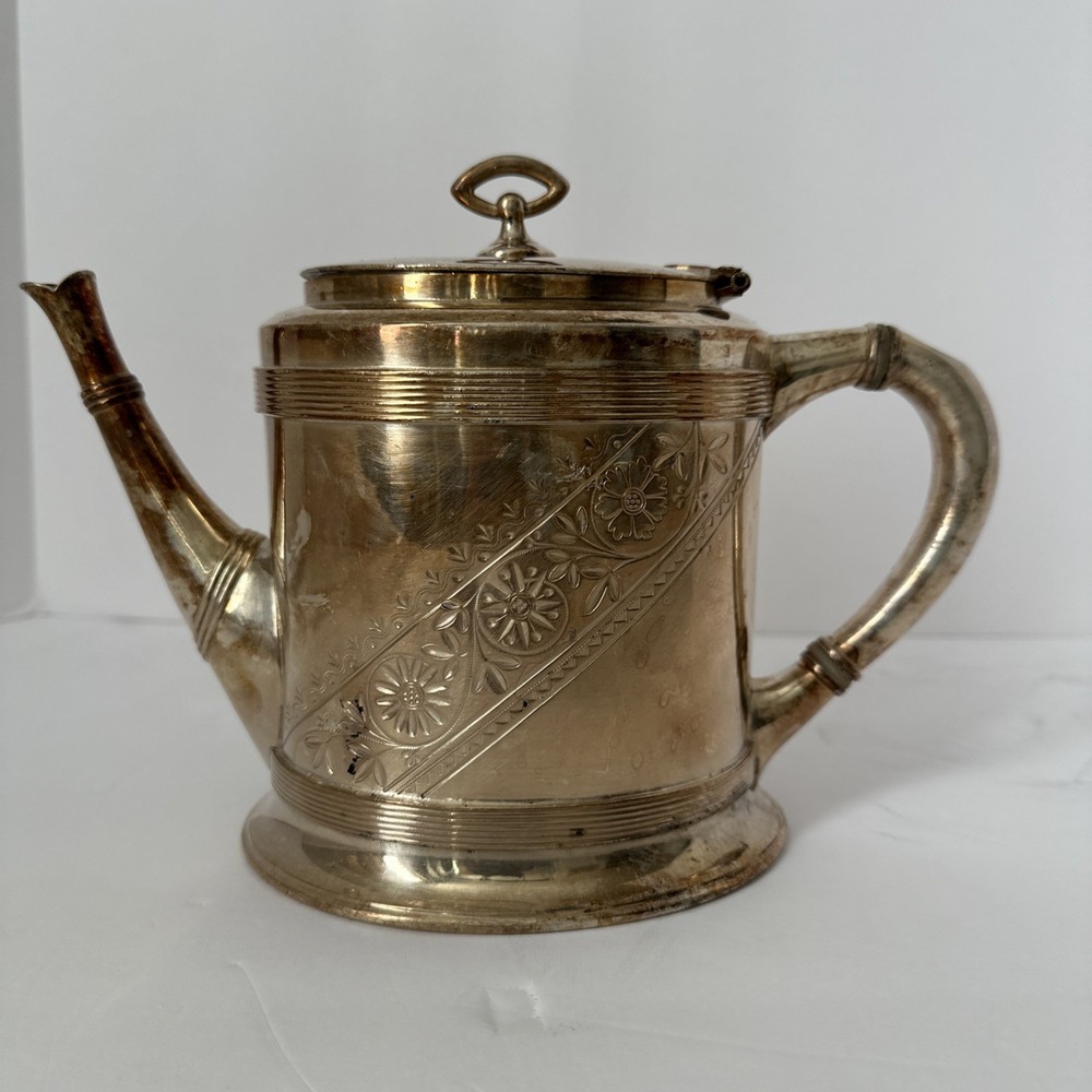 Vintage Silverplated Meriden B. Company 1914 etched tea pot B9