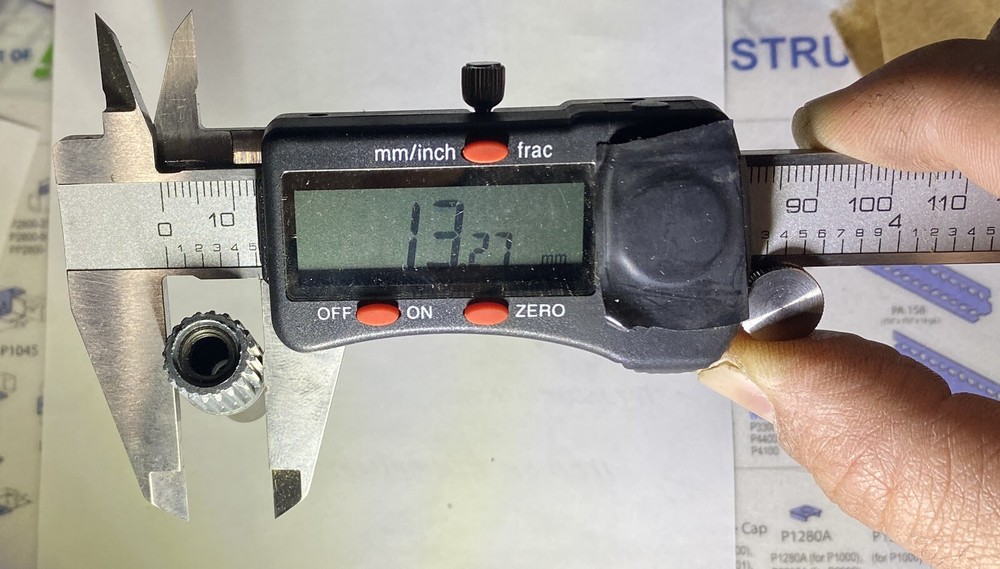 XM978 KNOB 9 INTERNAL THREADED 2BA563 DYNAPAR 324756-002