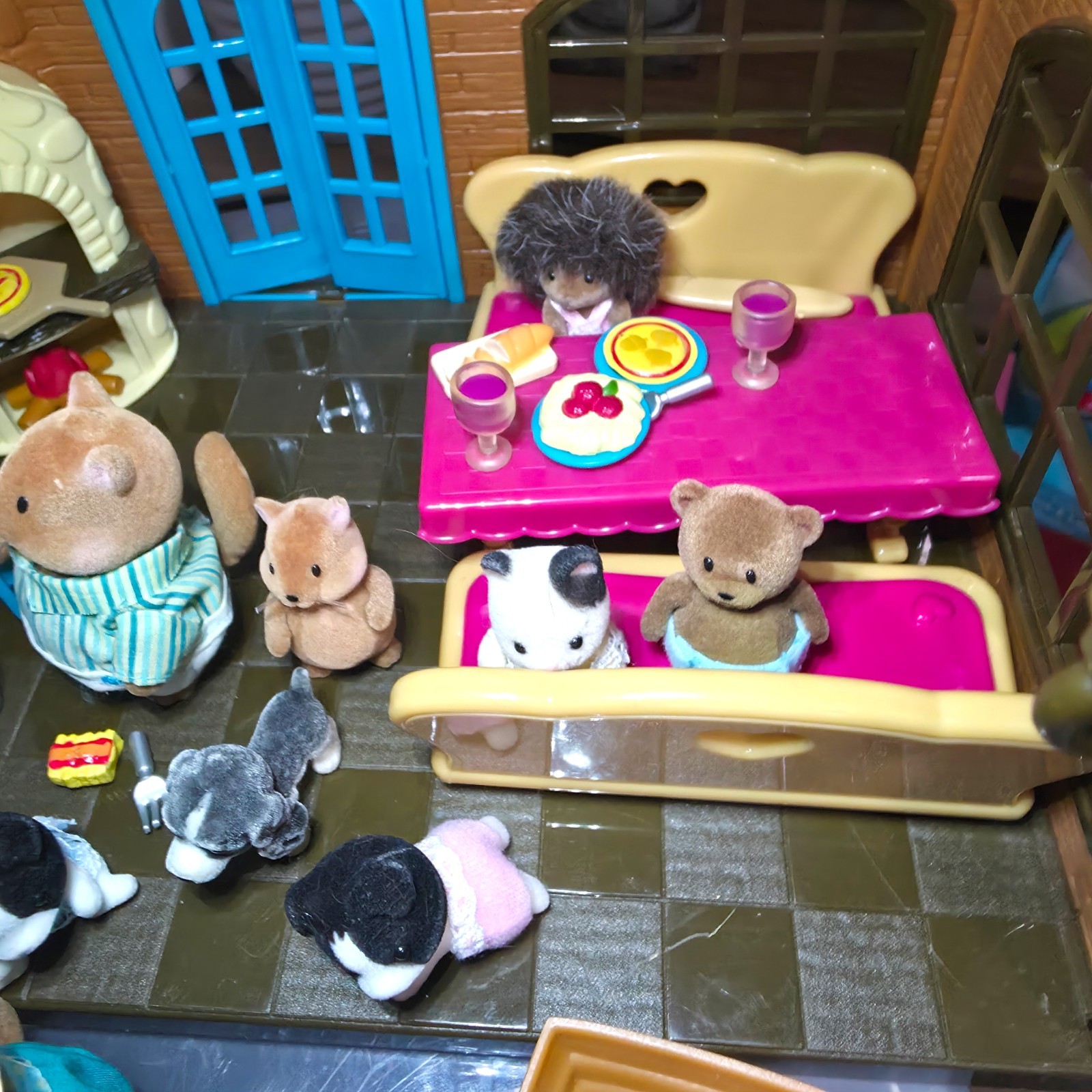 Lil Woodzeez Restaurant Boating Playset Bundle 14 Critters Food Groceries & More