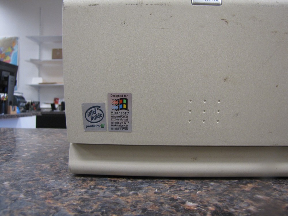 Dell OptiPlex GX110 Intel Pentium III PC Computer - no HD, powers on