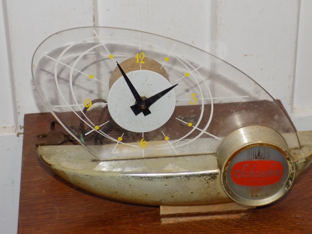 Vintage Schaeffer Beert Atomic Advertising Clock