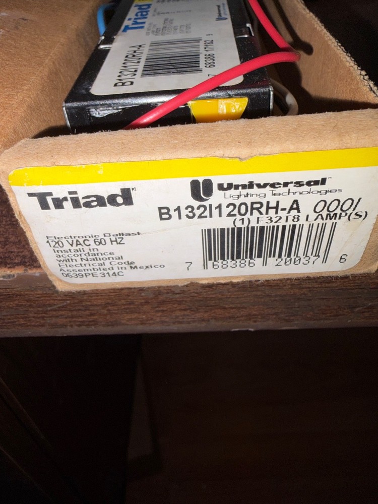 NOS TRIAD B132I120RH-A BALLAST . B488