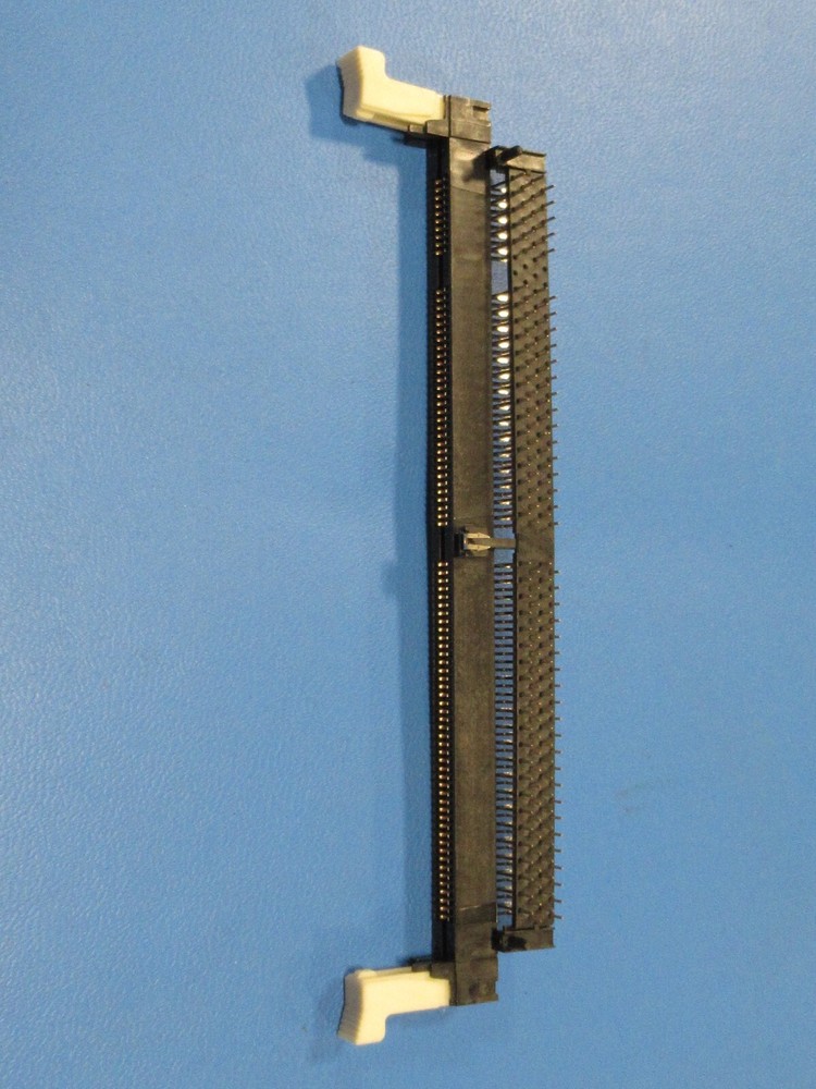(1) 2-390175-6 AMP TYCO 168 PIN POSITION RIGHT ANGLE SDRAM DIMM SOCKET w/ GUIDE