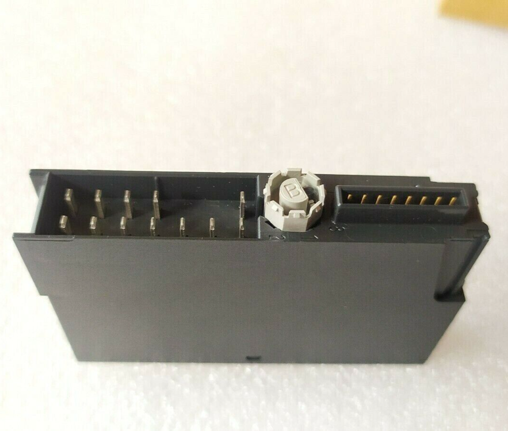 1x 6ES7131-4BD01-0AA0 SIEMENS SIMATIC DP ET-200S INTERFACE MODULE