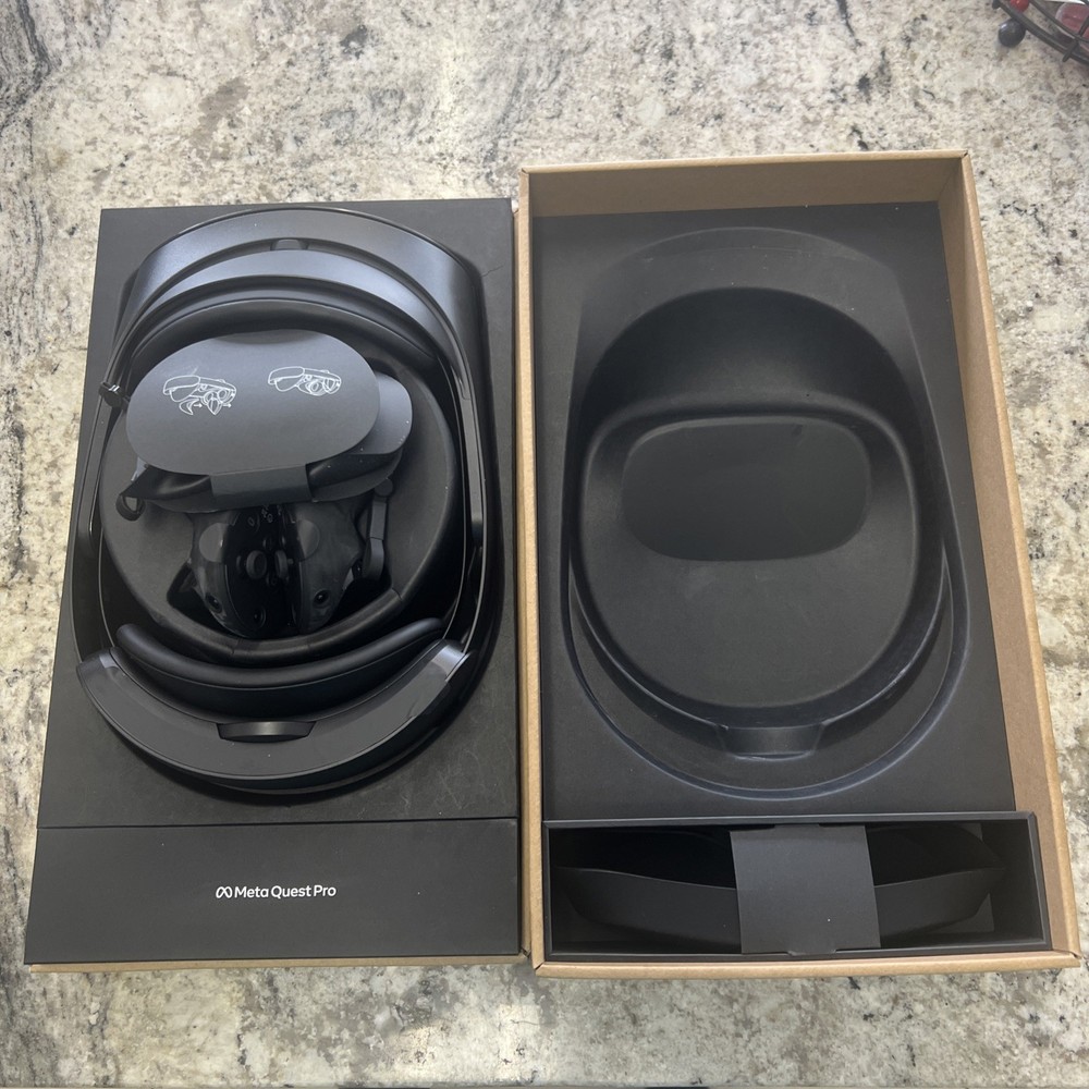 Meta Quest Pro VR Headset 256GB w/ Controllers/Charger/Dock