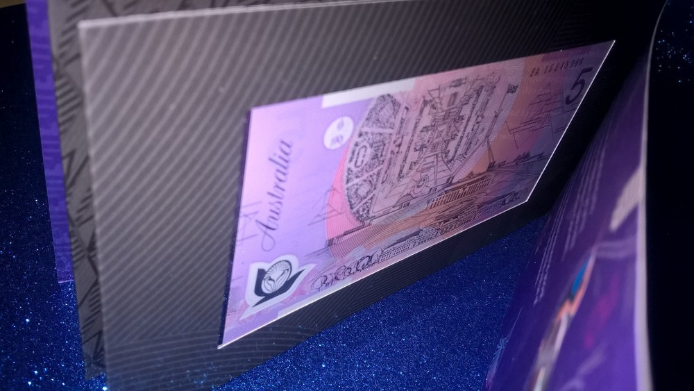 RBA Two Generations Of $5 Folder **LAST PREFIX EA 2015**