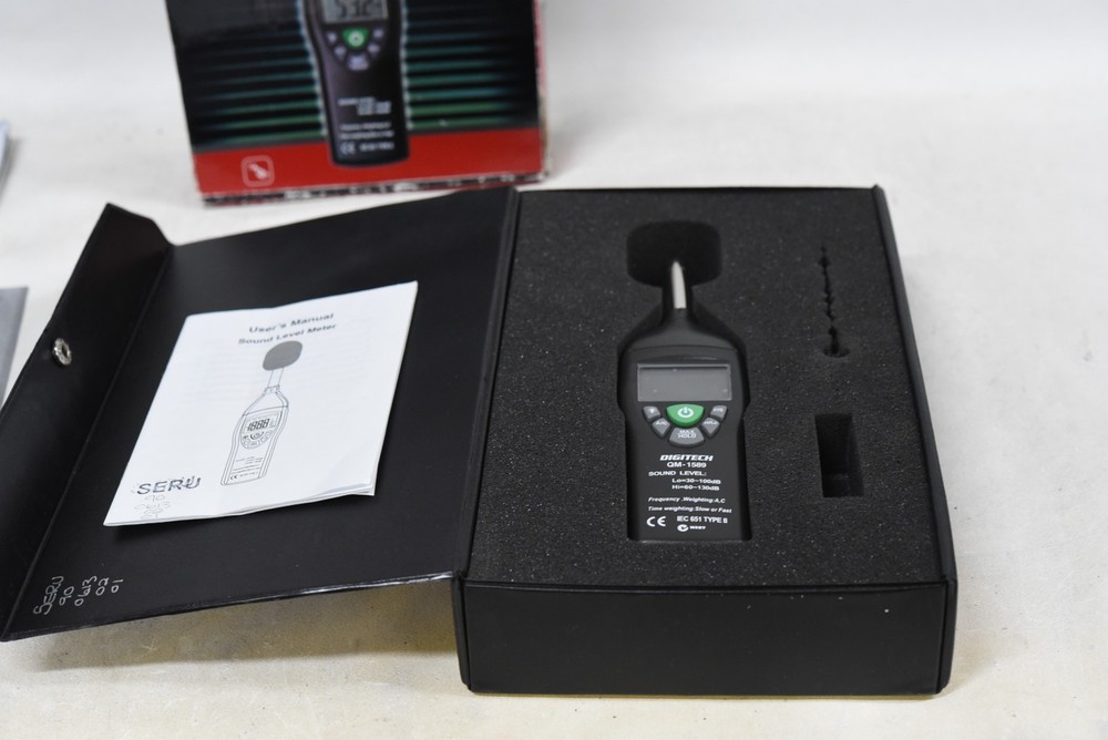 Digitech QM-1589 Compact Digital Sound Level Meter with Case