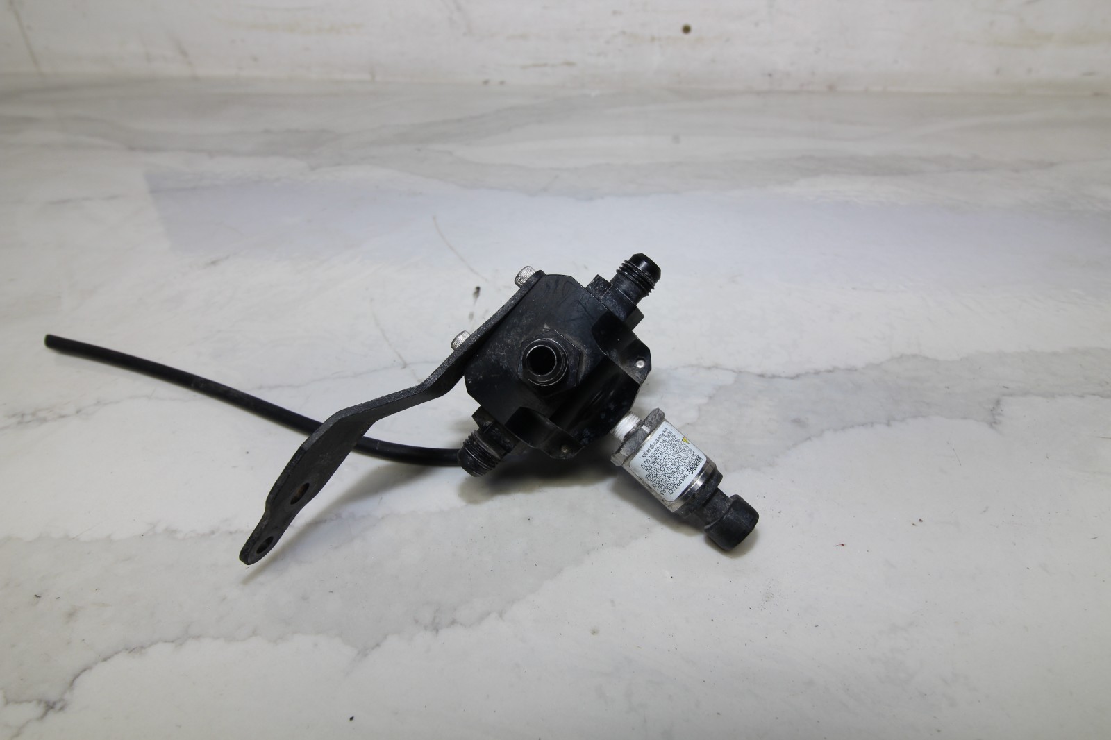 Aeromotive A1000 Fuel Pressure Regulator w/ Sensor Fits Universal