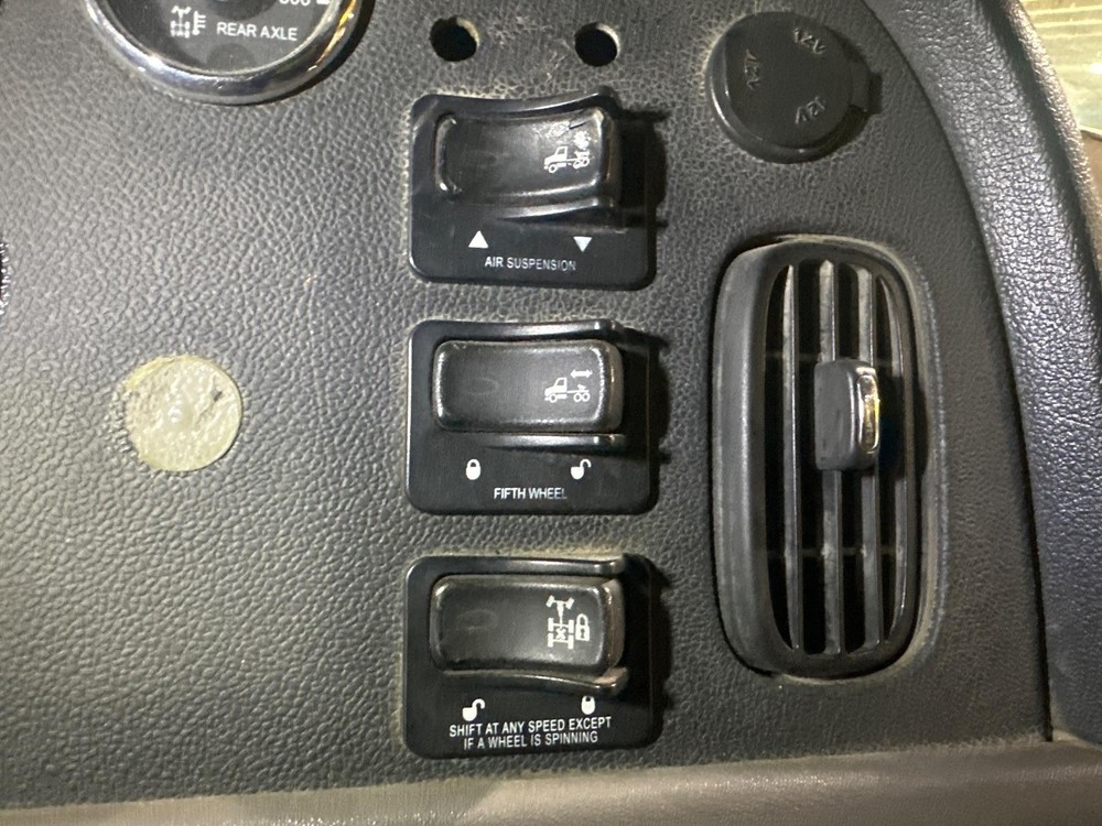 2006-2015 Peterbilt 386 GAUGE AND SWITCH Dash Panel - Used