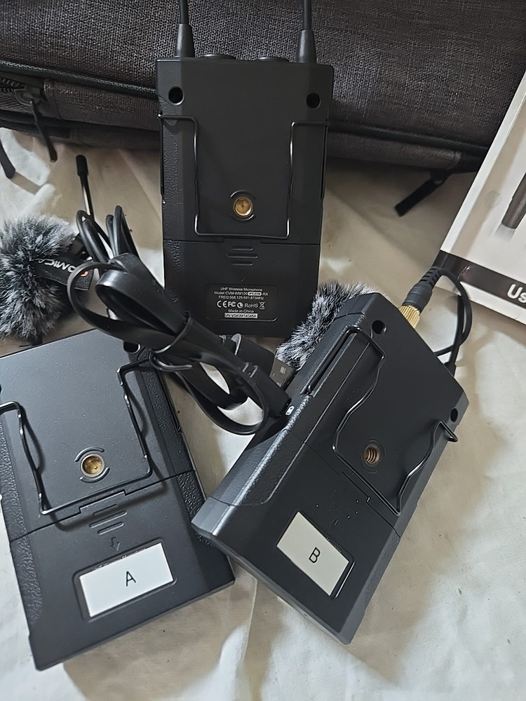 Comica CVM-WM100-PLUS RX Wireless Microphone system Case Mic USB Cable