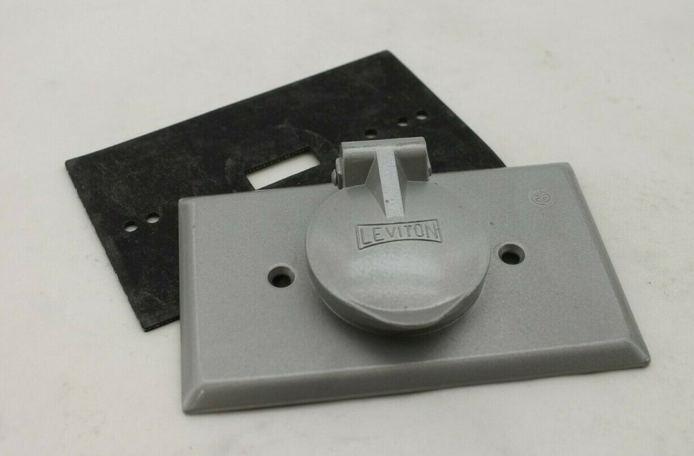 Leviton 4925-2 Single Receptacle Plate