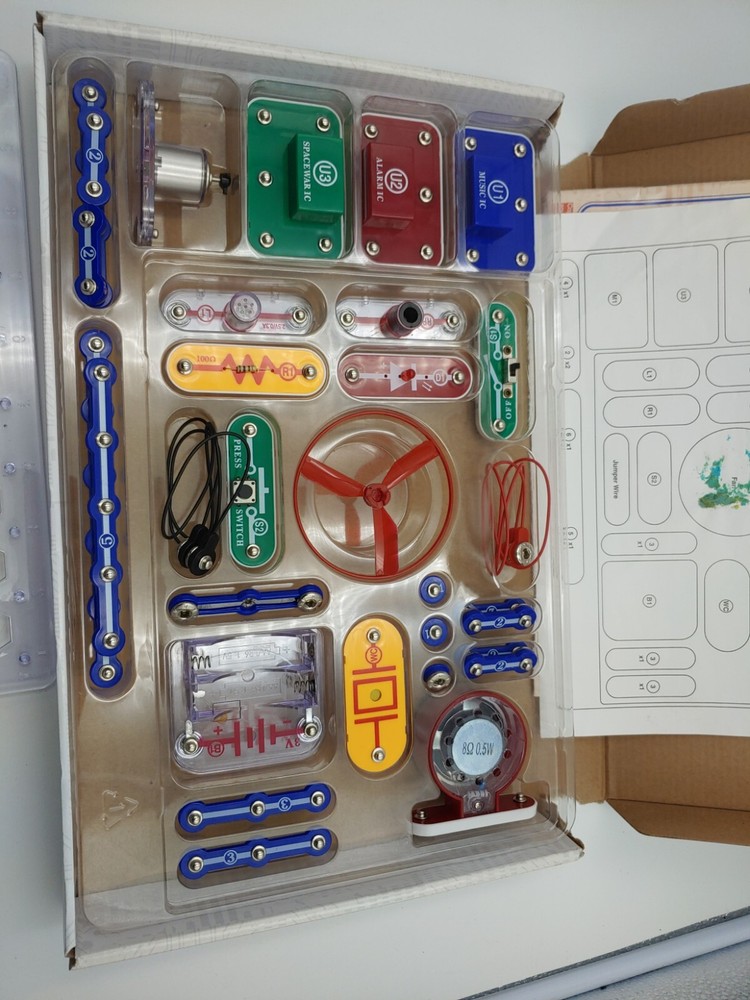 Snap Circuits Jr SC 100 Electronics Discovery Kit