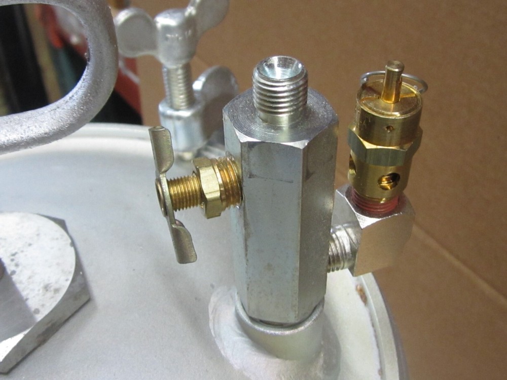 BINKS 83G PRESSURE POT