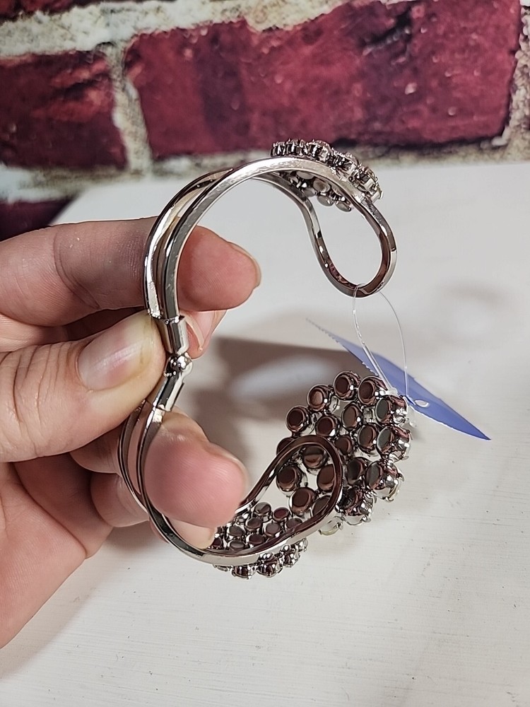 Rhinestone Bracelet Great For Holidays D19