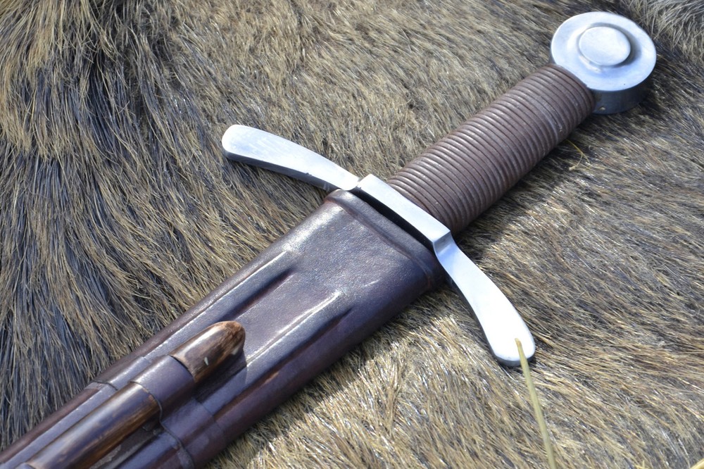 Crossed sword with pod, roma practice, SK-B