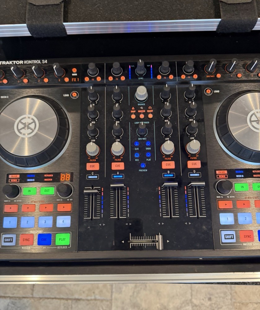 Native Instruments Traktor Kontrol S4 MK2+Case  Pro DJ Controller 4-Deck PCDJ