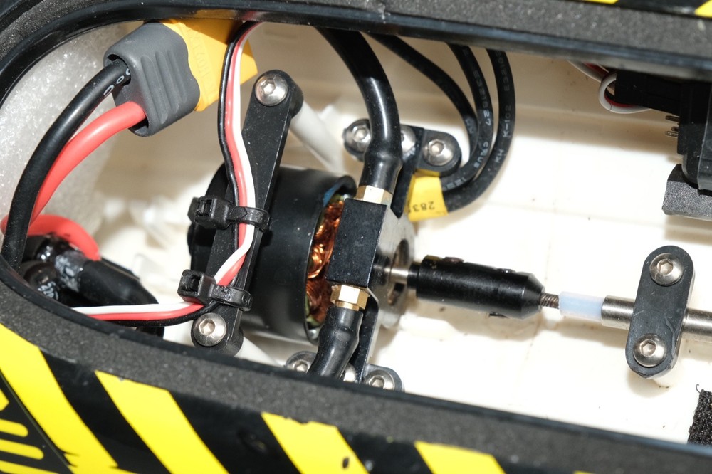 Atomik Barbwire 3 RC Boat Self-Righting