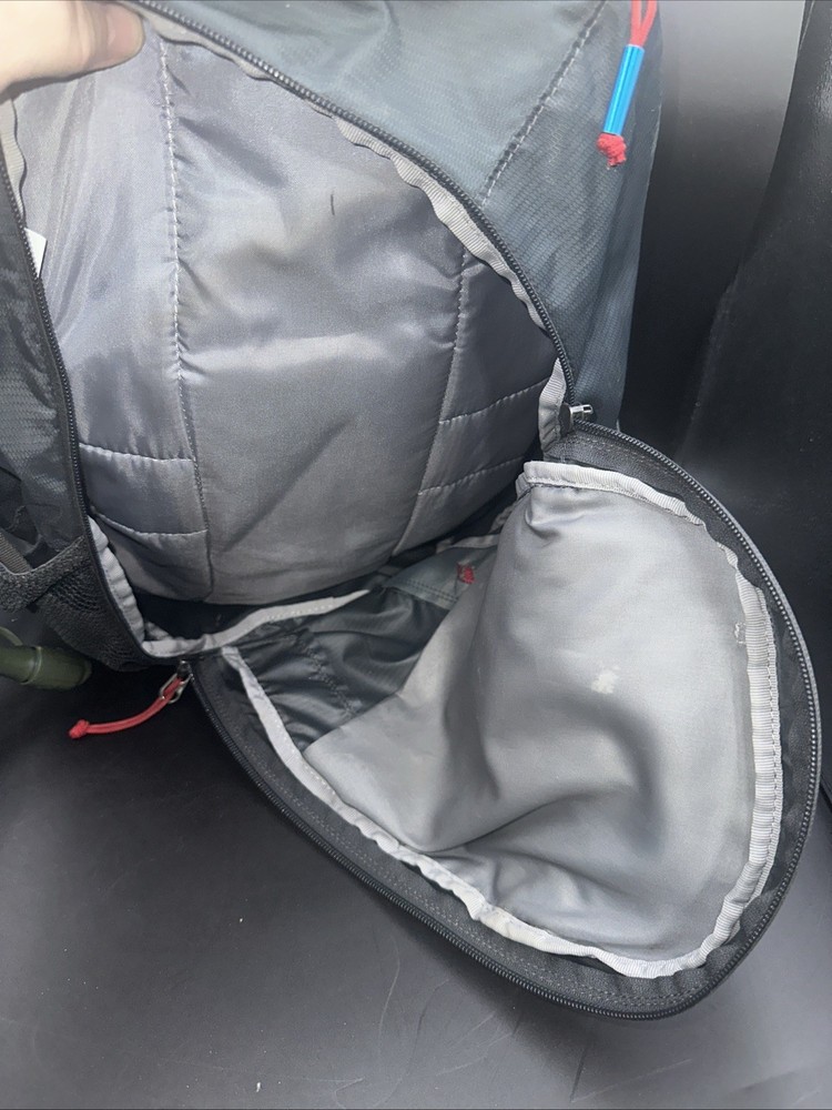 Camelbak Hydration Backpack Cloud Walker 18 Pack 18L w/ 2.0L Bladder