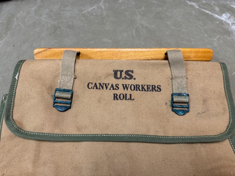 ORIGINAL WWII US ARMY INFANTRY CANVAS WORKERS ROLL CARRY CASE